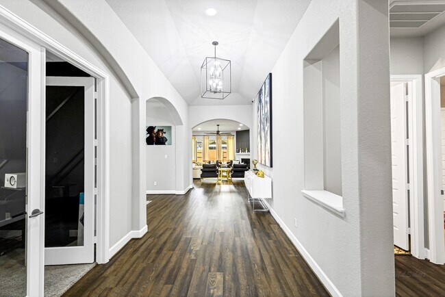 Building Photo - 2711 Sylvan Birch Trl