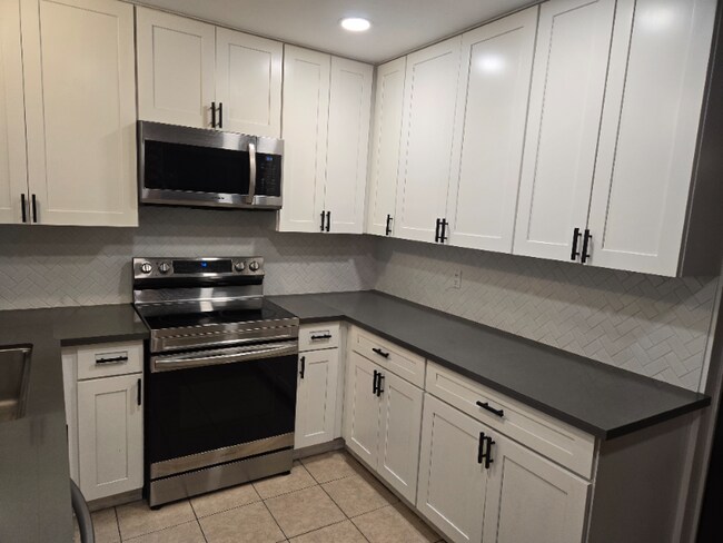 Building Photo - 4936 Dewey Dr