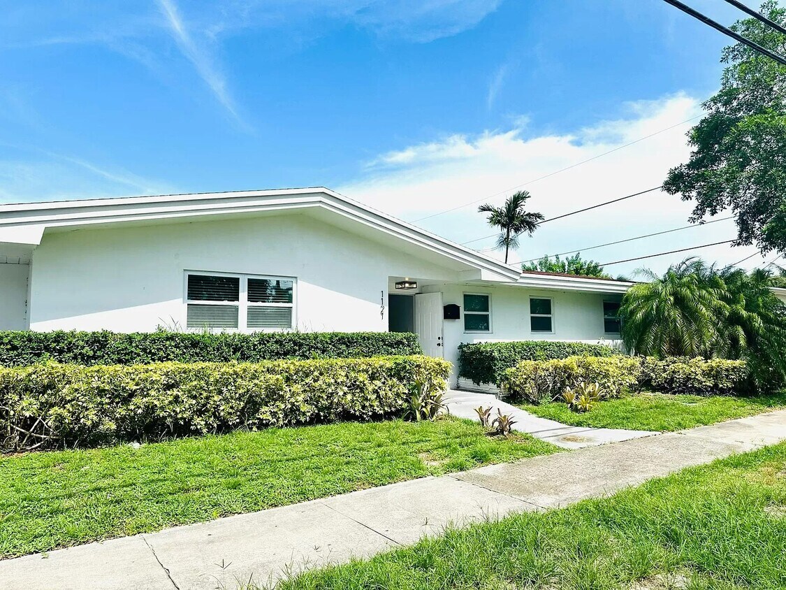 Primary Photo - 1121 N 40th Ave