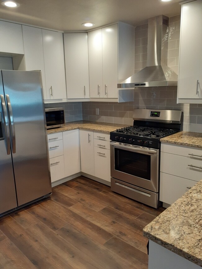 Foto del edificio - 1170 S Foothill Dr
