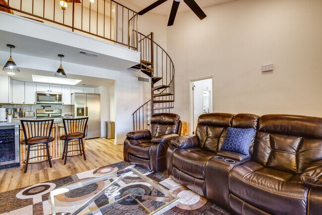 Foto del edificio - 1351 N Pleasant Dr
