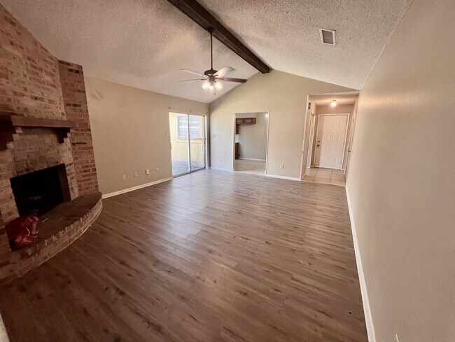 Foto del edificio - 1650 Shirley Cir