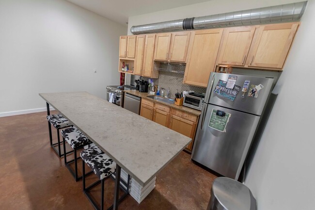 Building Photo - Modern Living in East Austin – Prime Locat...