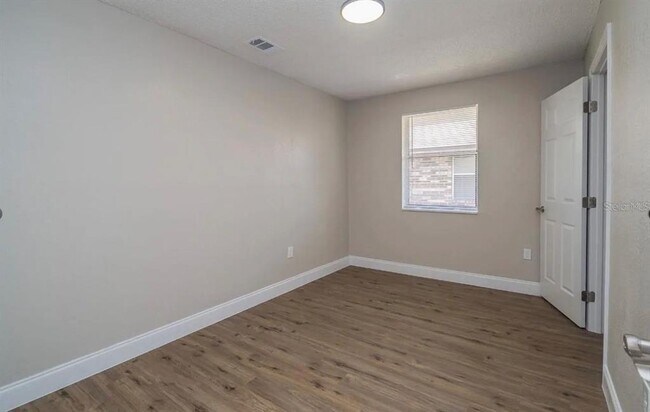 Foto del edificio - 1134 Gilmore Ave
