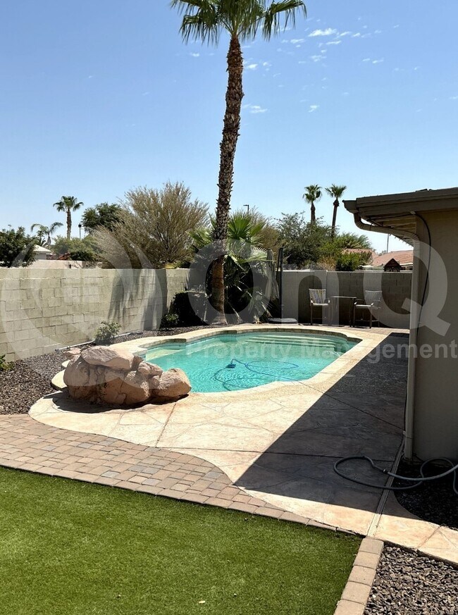 Foto del edificio - 605 S Monterey St