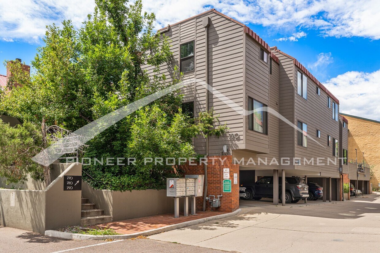 Foto principal - Charming condo with Central AC!