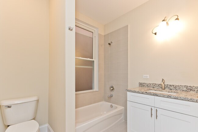 Foto del edificio - 2619 N Southport Ave