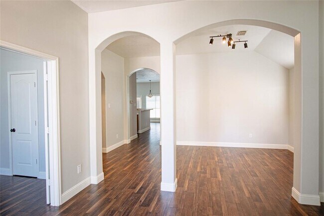 Building Photo - 2111 Blossom Creek Trail