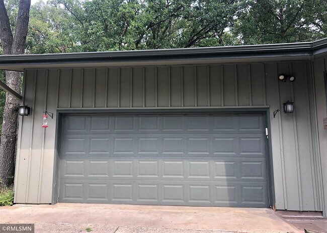 Heated Garage 2 stalls - 5555 16th Ave SE