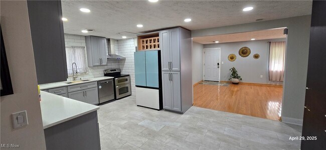 Foto del edificio - 3995 W 223rd St