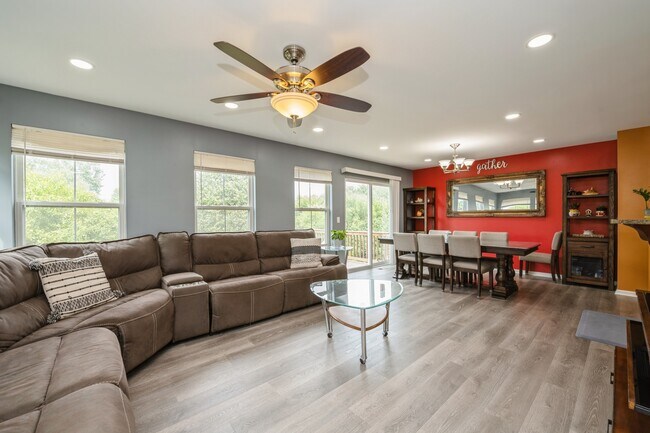 Building Photo - 646 Grand Canyon Cir