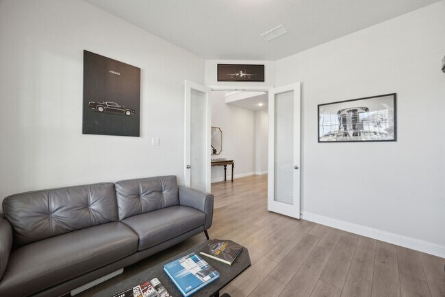 Foto del edificio - 1124 Macgregor Ln