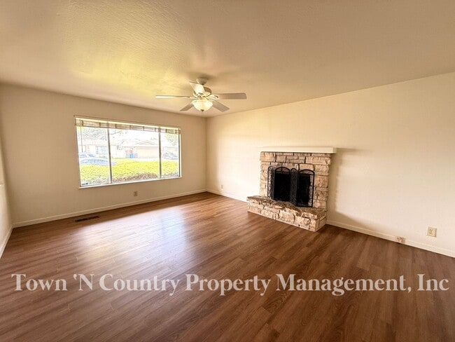 Foto del edificio - Nice 3 Bedroom, 2 Bath Located in North Salinas!