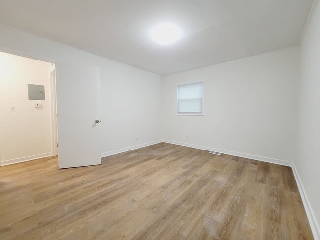 Building Photo - Brand New Remodeled One Bed One Bath