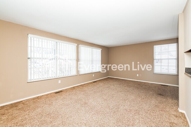 Foto del edificio - 5714 Troy Villa Blvd