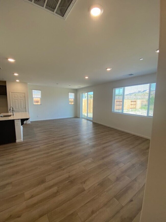 Foto del edificio - Solar Pet Friendly Single Story Home in Fo...