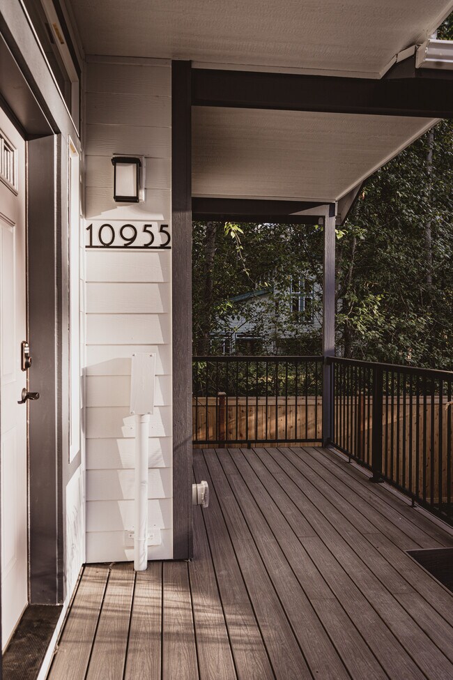 Porche - 10955 SE 165th St