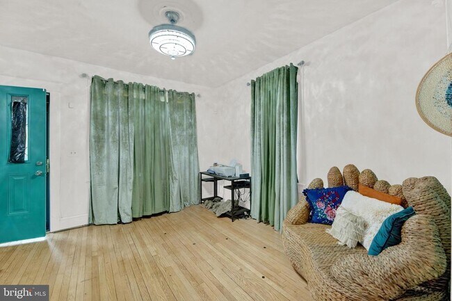 Building Photo - 1618 Eastern Ave NE