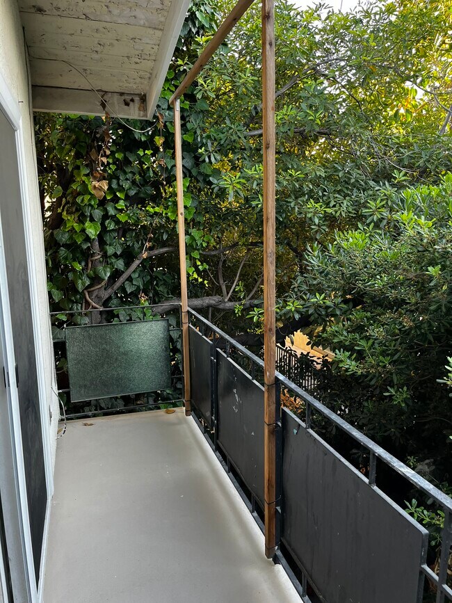 Foto del edificio - 1423 N Fuller Ave