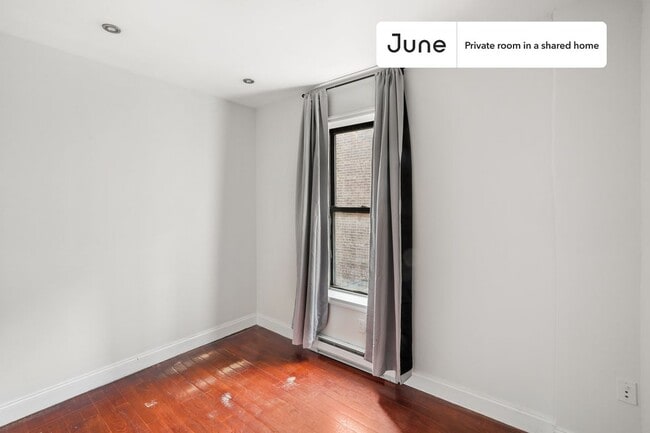 Building Photo - Private bedroom in 3 bed/2 bath Home