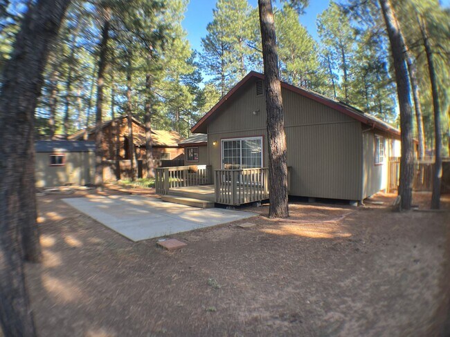 Foto del edificio - Well kept single level home in University ...