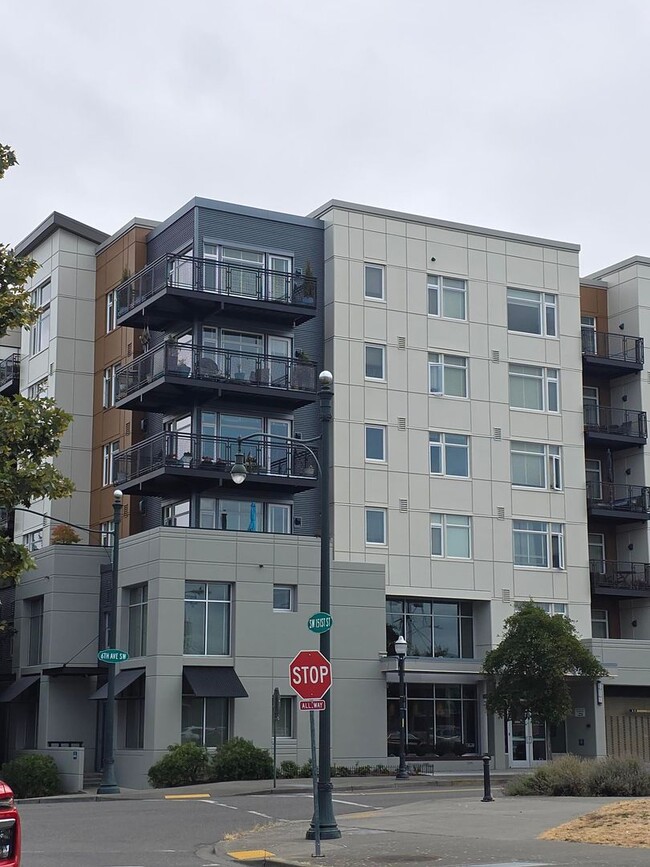 Building Photo - 15100 6th Ave SW