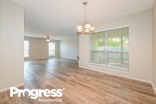 Building Photo - 1301 Southridge Dr