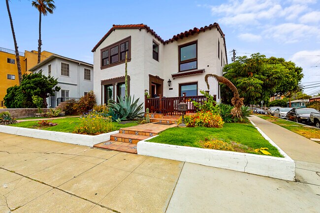 Private front patio with spectacular ocean view - 3535 E Ocean Blvd
