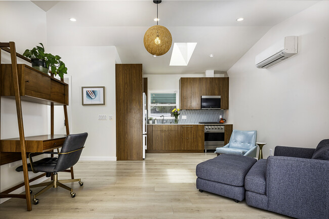 Foto del edificio - 2500 E 5th St