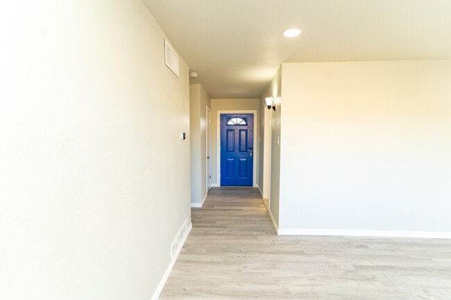 Building Photo - 1416 Tulip Ln