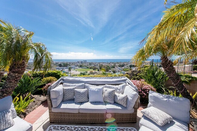 Foto del edificio - Amazing La Jolla North PB home with panora...