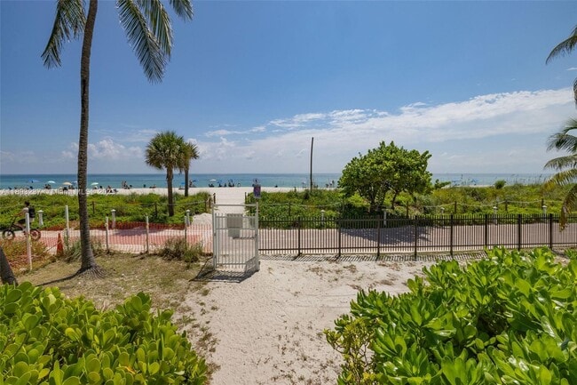 Foto del edificio - 5415 Collins Ave