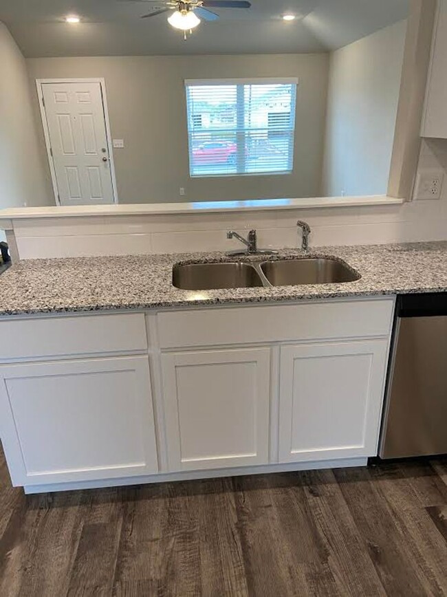 Building Photo - Beautiful home in Park Meadows