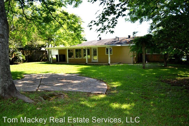 Building Photo - 4 br, 2 bath House - 2350 E. Contour Dr.