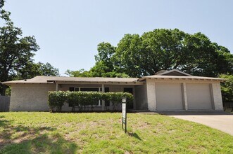 Building Photo - 1117 Trailwood Dr