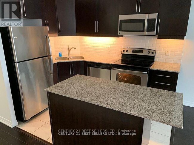 Building Photo - 223-2223 Webb Dr