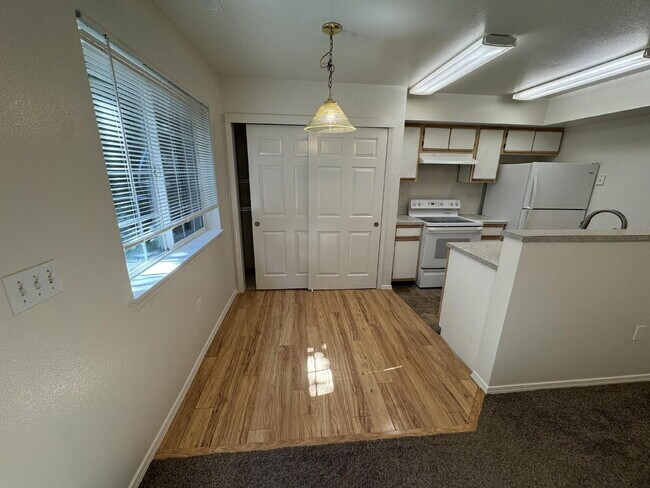 Foto del edificio - 3 bedroom, 2.5 bath Townhouse
