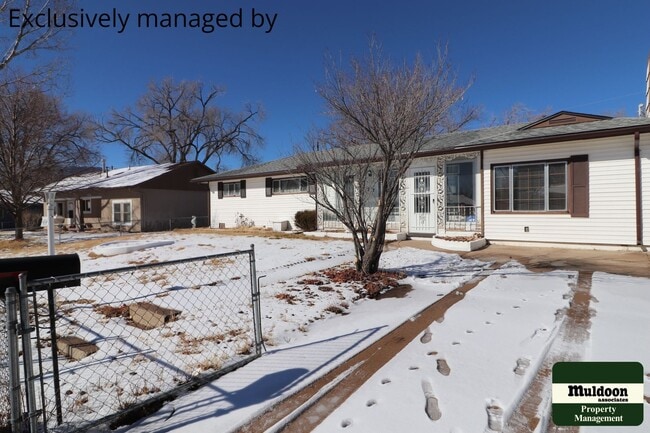 Building Photo - Main Level Living, Close to Ft Carson. 1  ...