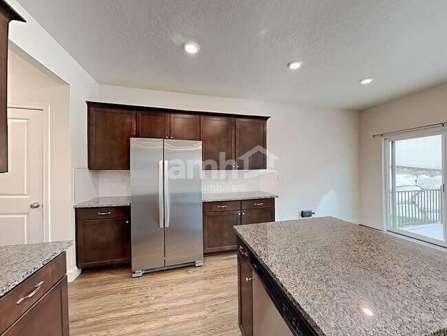 Foto del edificio - 834 North Henry Lane