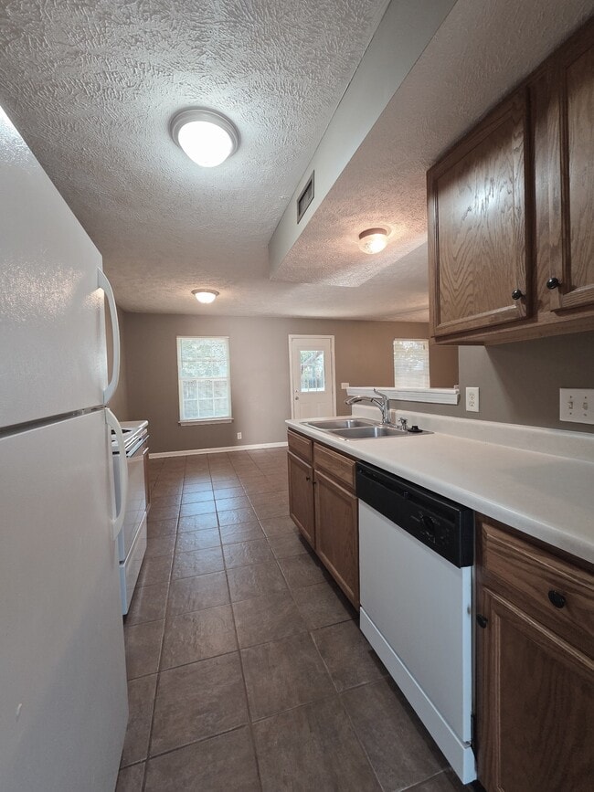 Building Photo - 261 Indian Park Dr