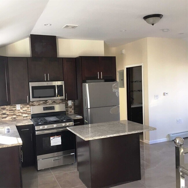 Foto del edificio - 92-61-92222 222nd St