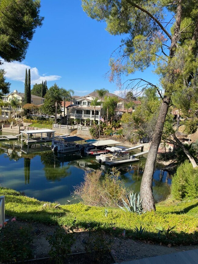 Foto del edificio - 24311 Canyon Lake Dr N