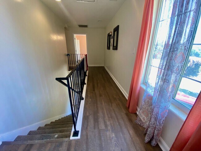 Foto del edificio - Beautiful 4 Bedroom Home!