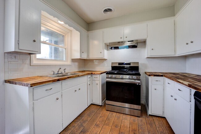 Foto del edificio - Freshly Updated 2 Bedroom House