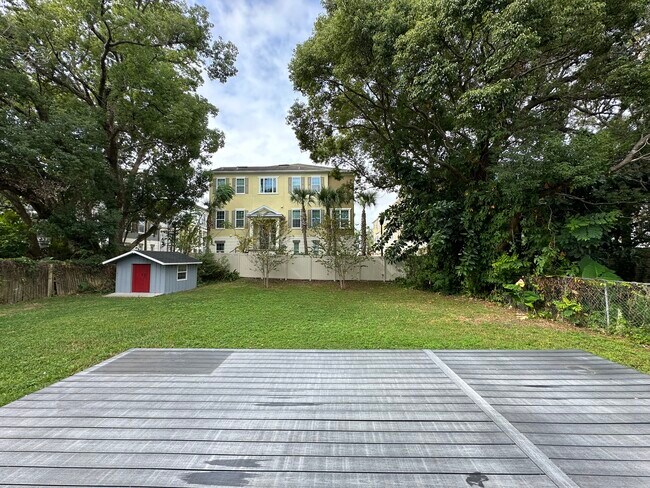 Foto del edificio - 2606 Lake Wade Ct