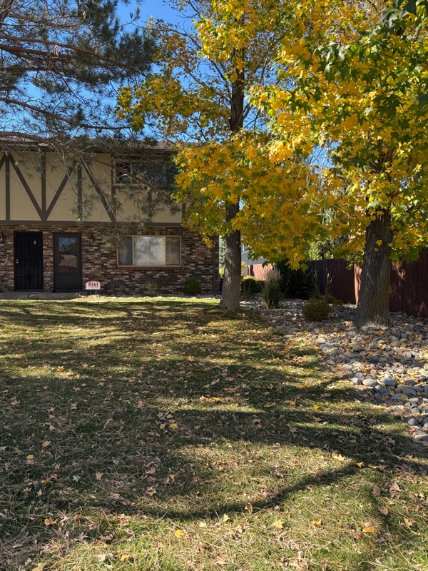 Primary Photo - 850 Travis Dr