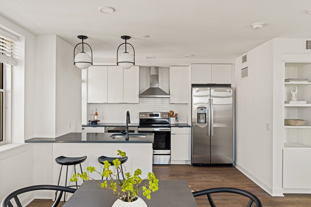 Primary Photo - The Muse