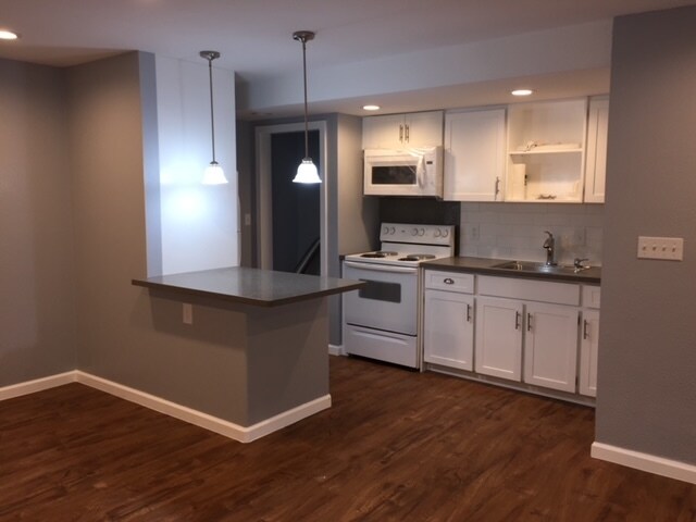Kitchen - 822 Waika Pl