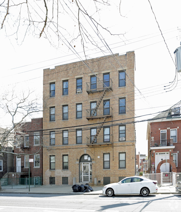 Primary Photo - 3226 Bronxwood