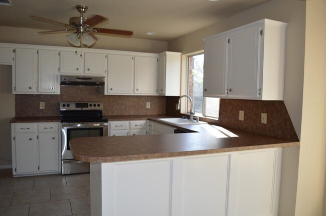 Foto del edificio - 6828 NW Crestwood Dr